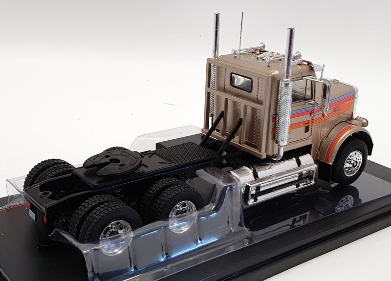 IXO Models 1/43 Scale TR076 - 1977 Freighterliner FLC 120 64T - Silver