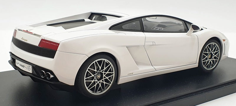 Autoart 1/18 Scale Diecast 74587 - Lamborghini Gallardo LP560-4 - Met White