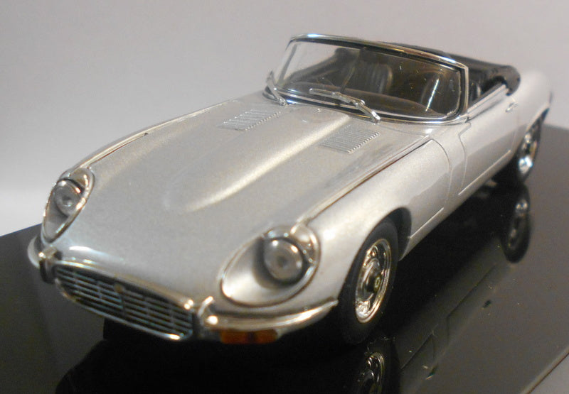 AutoArt 1/43 Scale Diecast AA53771 JAGUAR E-TYPE ROADSTER SERIES III V12 SILVER