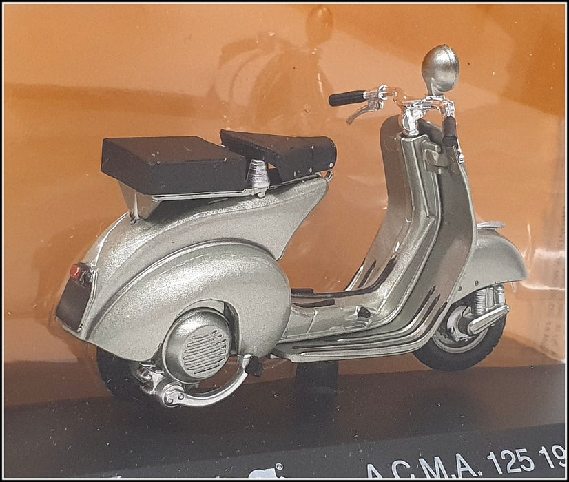 Altaya 1/18 Scale #11 - 1953 Piaggio Vespa A.C.M.A. 125 - Met Pale Green