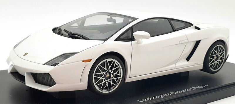 AUTOart 1/18 ランボルギーニ ガヤルド ホワイト オートアート1⁄18 ランボルギーニガヤルド( バルーンホワイト )