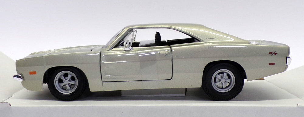 Maisto 1/25 Scale Model Car 31256S - 1969 Dodge Charger R/T - Silver