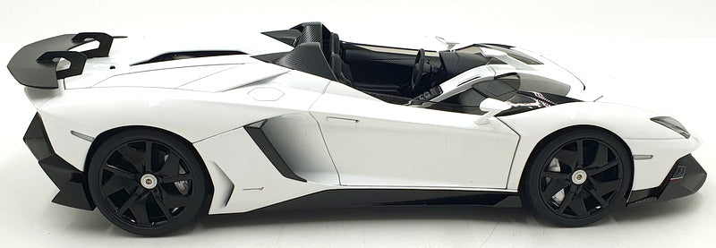 Autoart 1/18 Scale Diecast 74674 - Lamborghini Aventador J - White