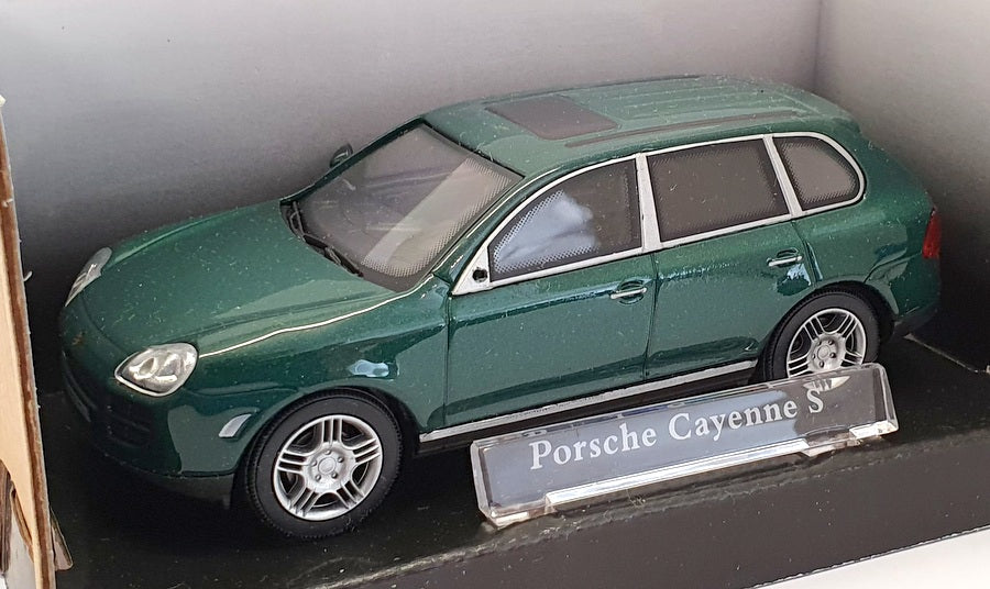 Cararama 1/43 Scale 230D - Porsche Cayenne S - Green