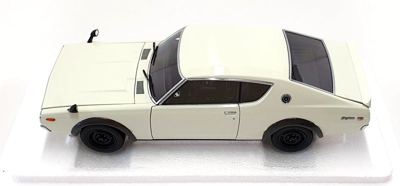 Autoart 1/18 Scale 77472 - Nissan Skyline 2000 GT-R (KPGC110) - White