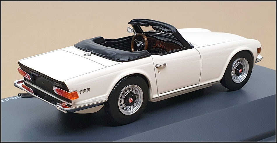 Schuco 1/43 Scale Resin 450915100 - Triumph TR6 - White