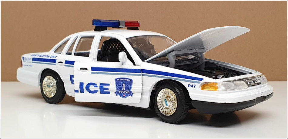Motormax 1/24 Scale 76102B - Ford Crown Victoria Police - Halifax Regional