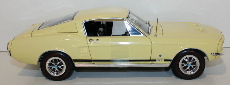 Auto World 1/18 Scale AMM1038/06 - 1967 Ford Mustang GT 2+2 - Pale Yellow