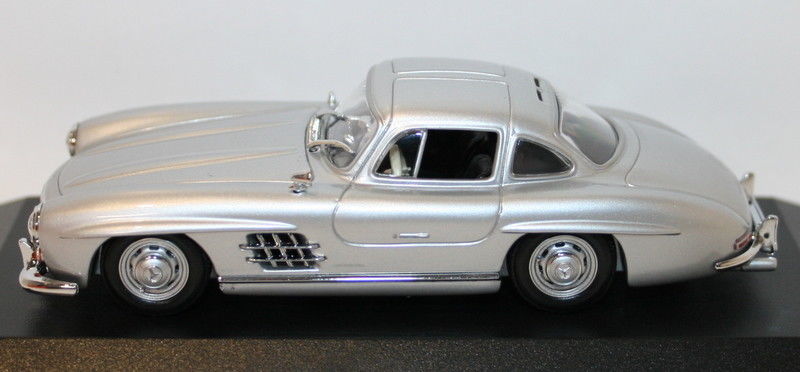 Maxichamps 1/43 Scale Diecast 940039000 Mercedes Benz 300Sl Coupe 1955 Silver
