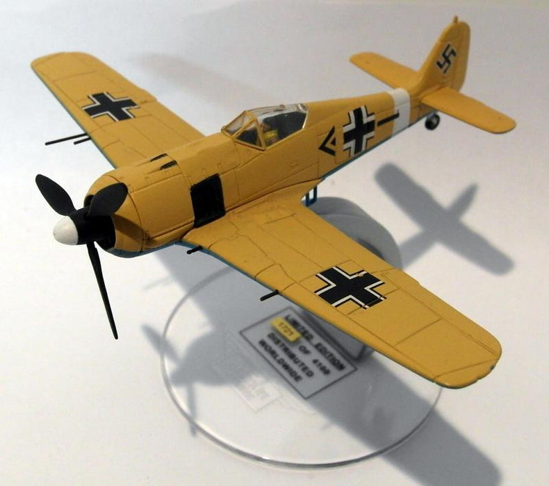 Corgi 1/72 Scale diecast AA34304 Focke Wulf Fw 190A-4 Black Double Chevron 1942