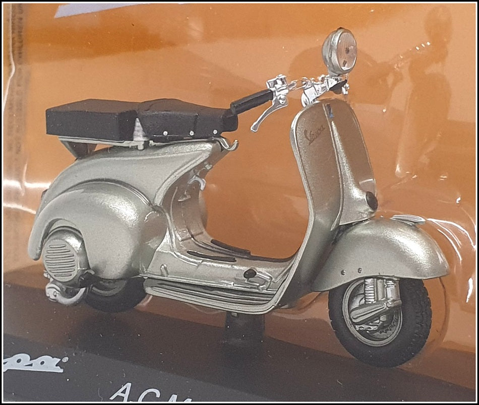 Altaya 1/18 Scale #11 - 1953 Piaggio Vespa A.C.M.A. 125 - Met Pale Green