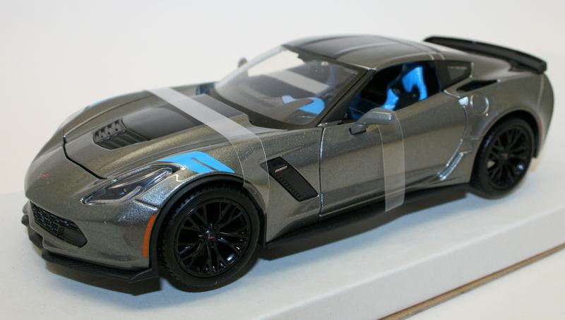 Maisto 1/24 Scale Metal Model Car - 31516 - 2017 Corvette Grand Sport - Gunmetal