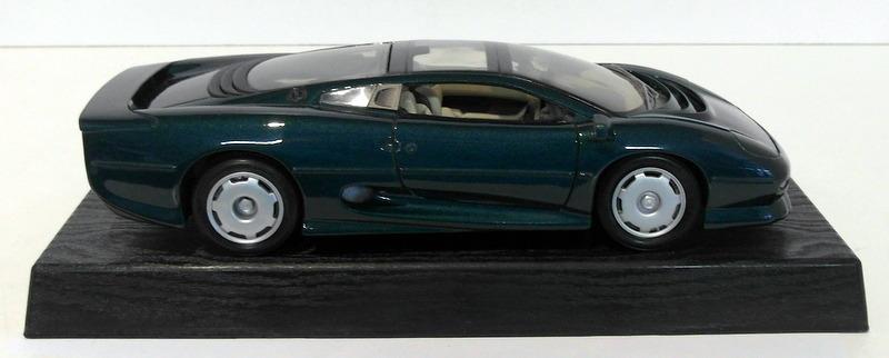 Maisto 1/18 Scale Diecast 32807 - 1992 Jaguar X220 - Green