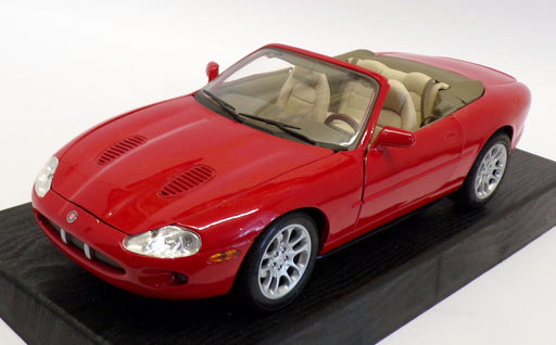 Maisto 1/18 Scale Diecast Model Car 31863 - 1998 Jaguar XKR - Red