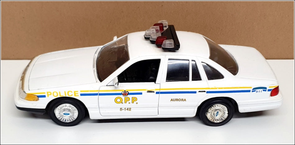 Motormax 1/24 Scale 76102B - Ford Crown Victoria Police - Aurora