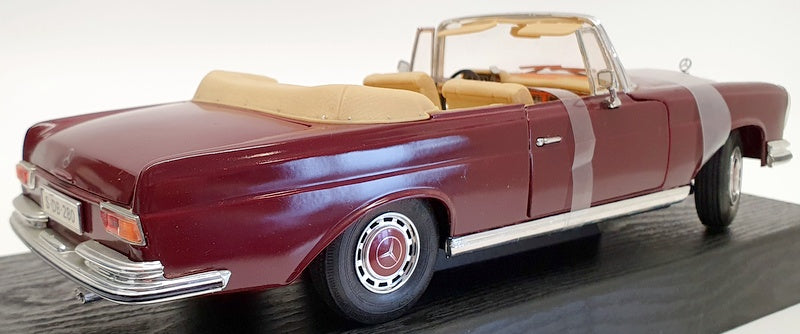 Maisto 1/18 Scale Model Car 31811 - 1966 Mercedes Benz 280SE - Red