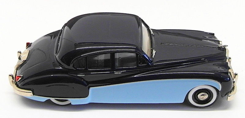 Milstone Miniatures 1/43 Scale Model Car GC28TT - Jaguar Mk8 - 2-Tone Blue