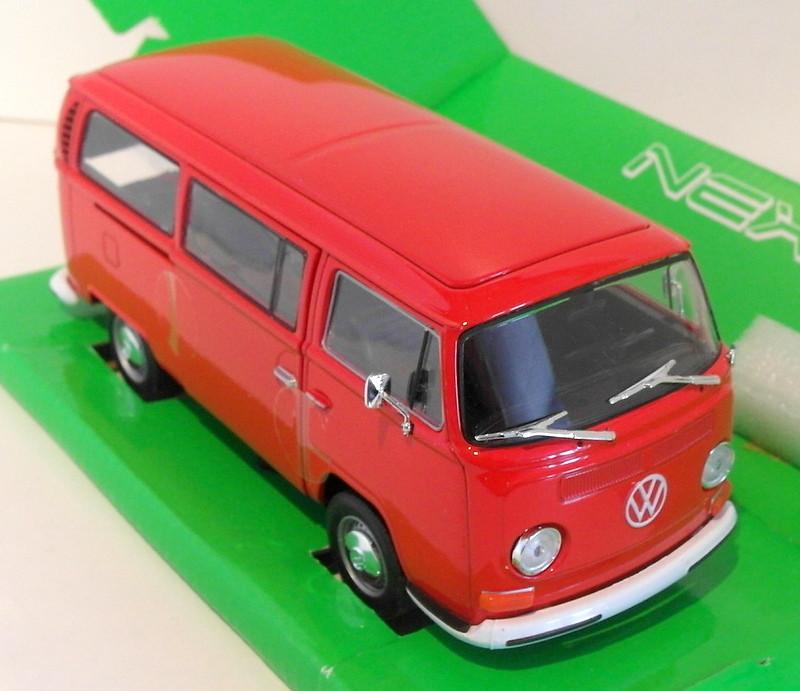 WELLY 1/24 Scale 22472W 1972 Volkswagen Bus T2 Red