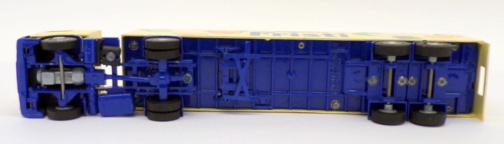 Lion Toys 1/50 Scale Model No.36 - DAF 95 Truck & Trailer - Fristi