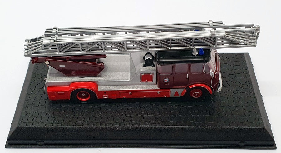 Oxford Diecast 1/76 Scale 76AM002 - AEC Mercury TL Fire Engine - Newcastle