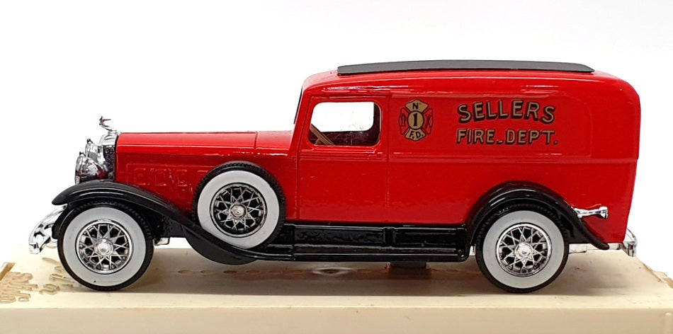 Solido 1/43 Scale Diecast 4075 - 1930 Cadillac Van Sellers Fire Dept. - Red