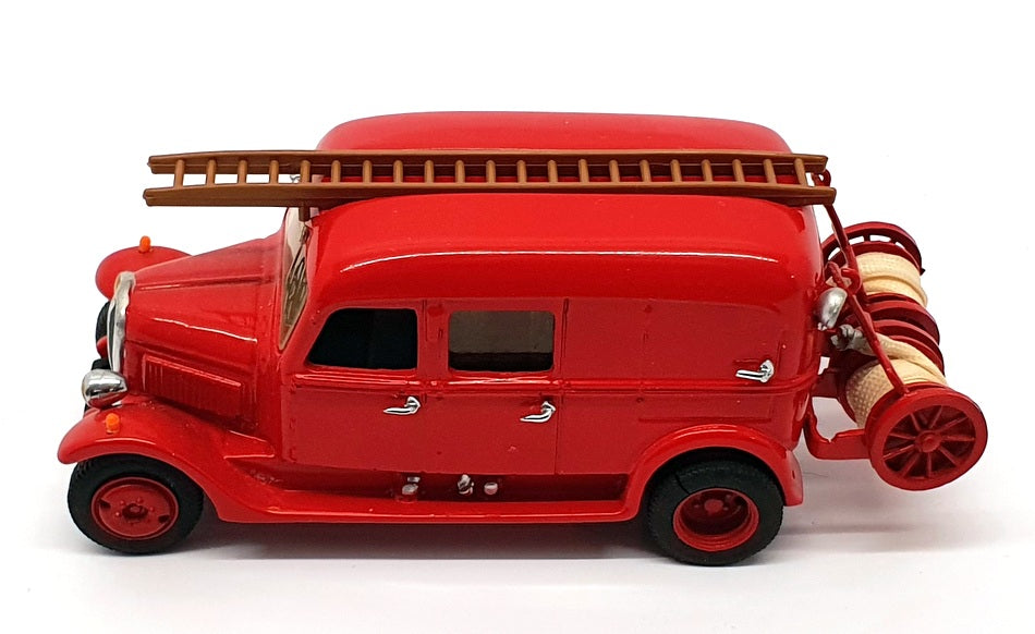 C.C.C. 1/50 Scale Built Resin Kit FE254 - 1936 Delahaye Fourgon - Red