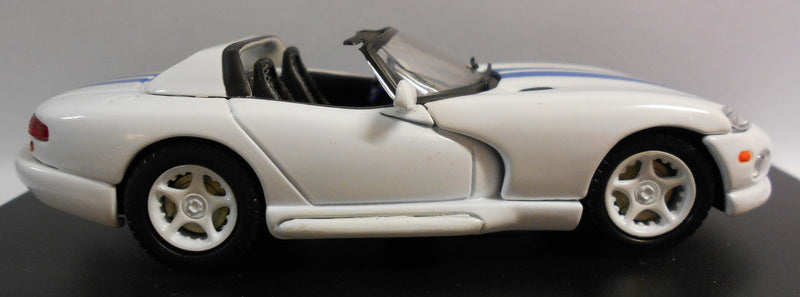 Eagle Race 1/43 Scale Diecast Model 620004 DODGE VIPER RT/10 1996 WHITE/BLUE