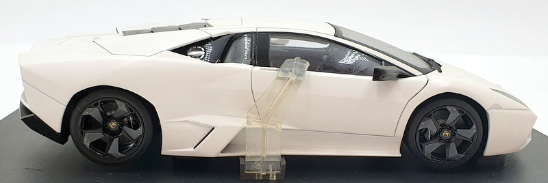 Autoart 1/18 Scale Diecast 74594 - Lamborghini Reventon - Matt White