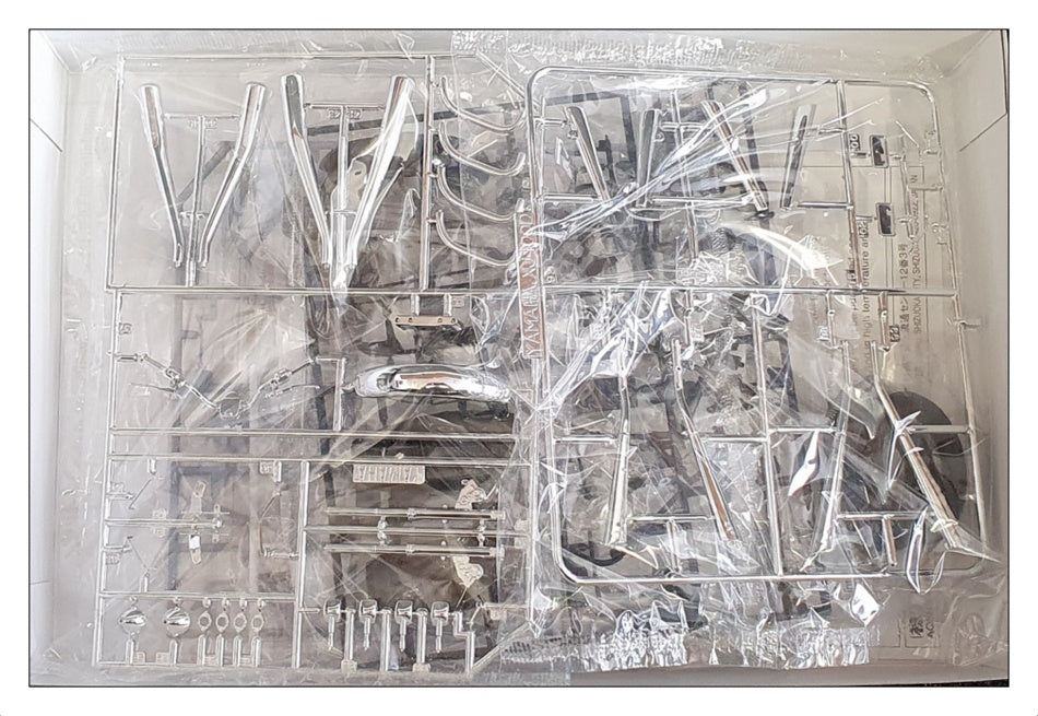 Aoshima 1/12 Scale Unbuilt Kit 063675 - 1980 Yamaha XJ400 4G0 Motorbike