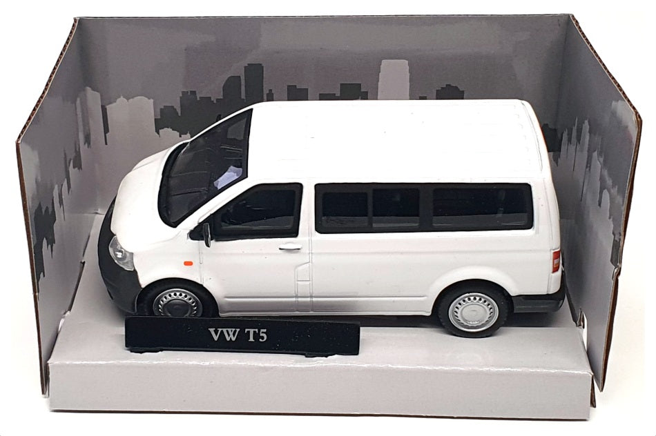 Cararama 1/43 Scale Diecast 462150 - Volkswagen T5 Minibus - White