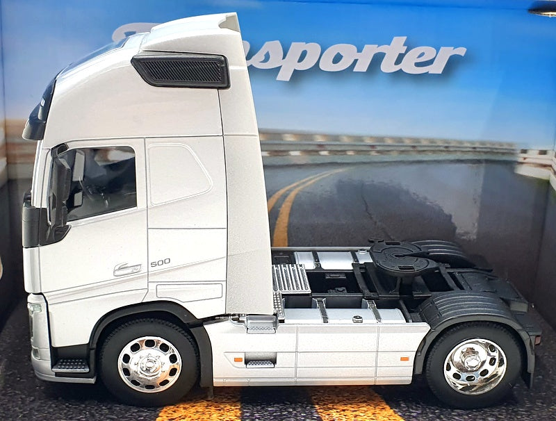 Welly 1/32 Scale Diecast 32690S-W - Volvo FH Truck - Silver