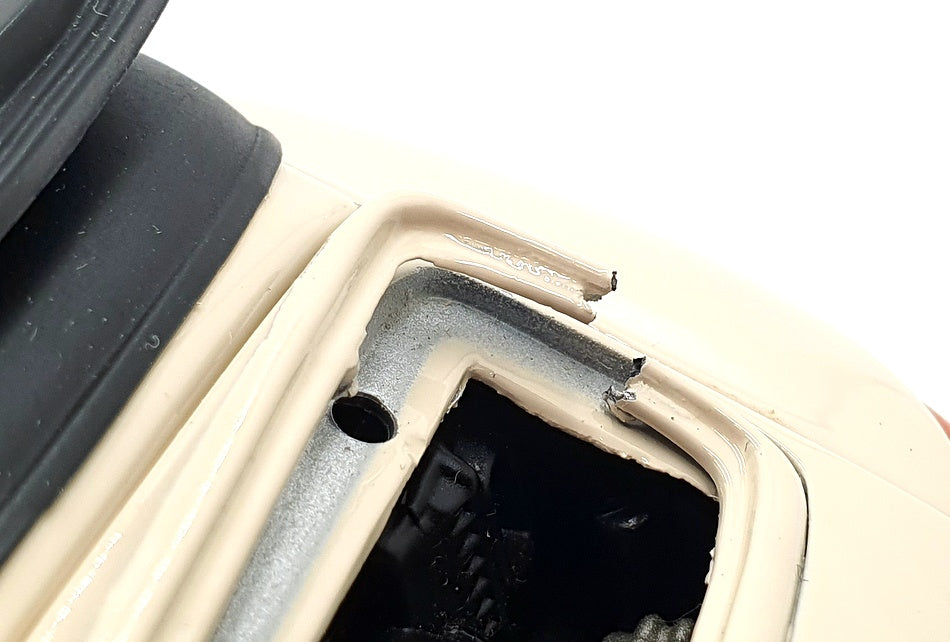 UT Models 1/18 Scale 31122D - Porsche 911 - Ivory Tinted Windscreen