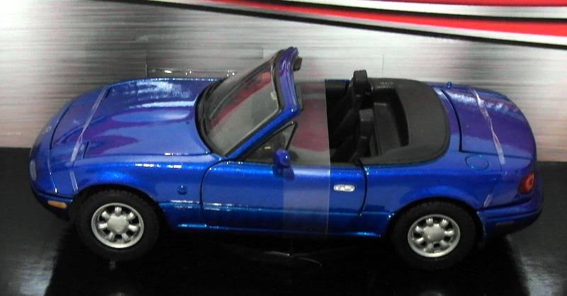 Motor Max 1/24 Scale Diecast 73262BLU - Mazda MX5 Miata - Blue