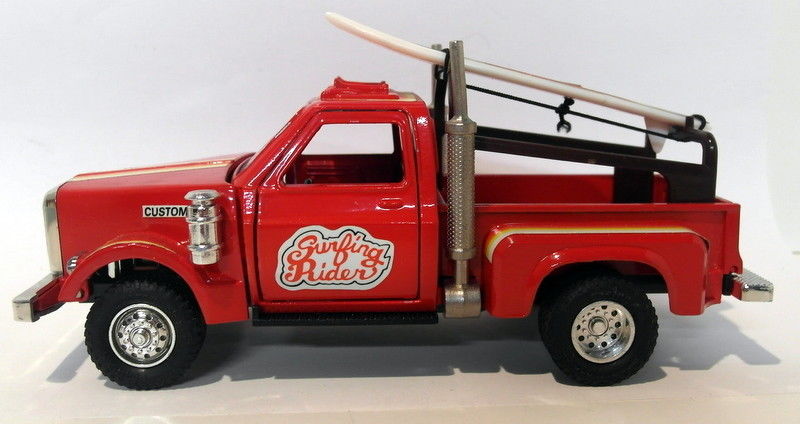 Shinsei 1/30 Scale Diecast - 608 American Pick-up truck red