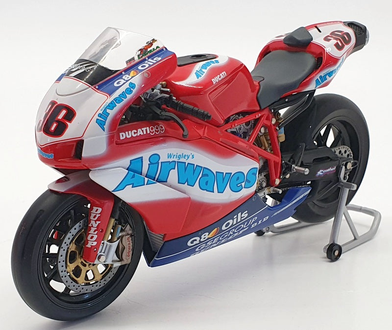 Minichamps 1/12 Scale Motorcycle 122 052236 - Ducati 999 F04 BSB 2005