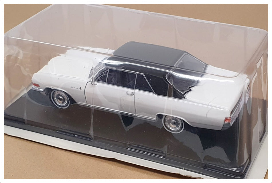 Hachette 1/24 Scale G1648005 - 1965 Opel Diplomat V8 Coupe - White/Black