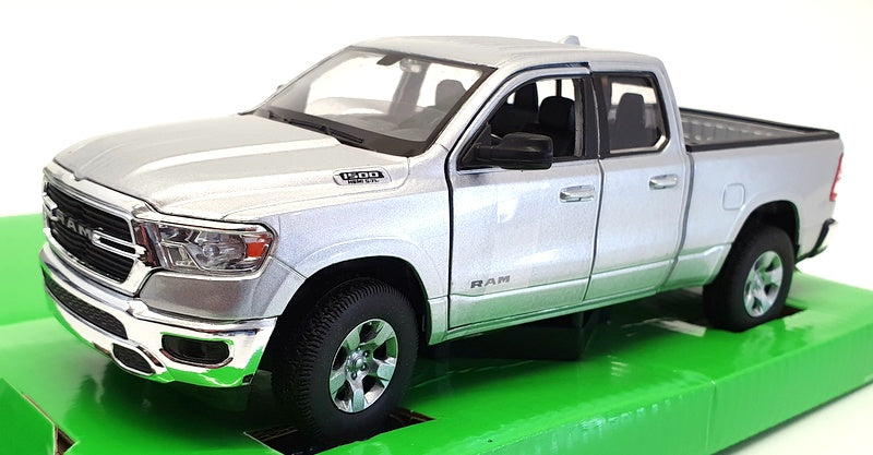 Welly 1/27 Scale Model Car 24104W - 2019 RAM 1500 - Silver