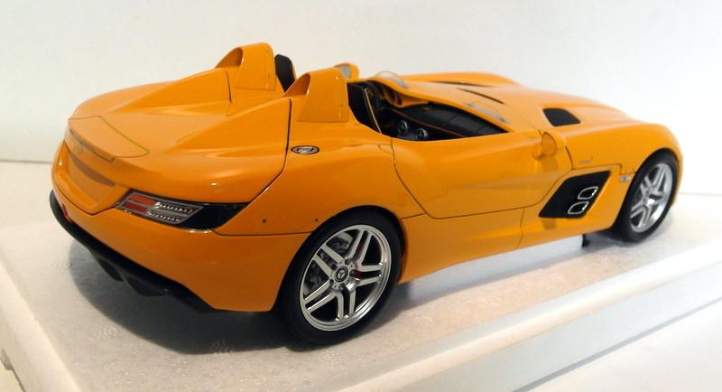 Minichamps 1/18 Scale diecast 100 038400 Mercedes Benz SLR McLaren Stirling Moss