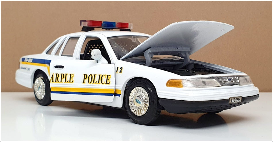 MOTORMAX 2007 FORD Crown Victoria Police California Highway Patrol 1/24 MOTORMAX 2007 FORD Crown Victoria Police California Highway Patrol 1/24