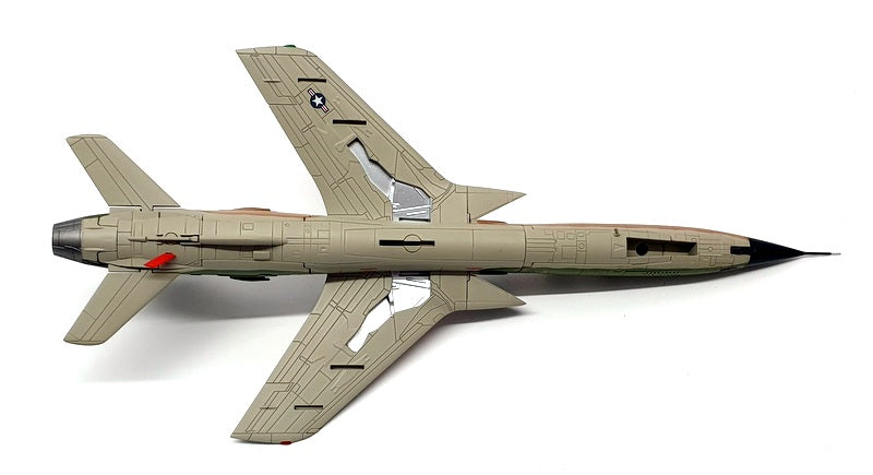 Hobby Master 1/72 HA2551 - F-105F Thunderchief 63-8301 355th TFW 357th TFS 1967