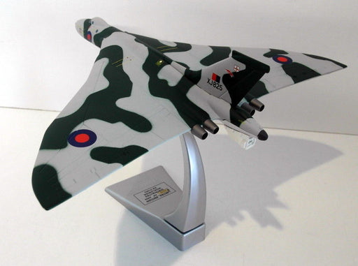 Corgi 1/144 AA31203 H.S Vulcan K.2 Tanker 50Sqn RAF Waddington