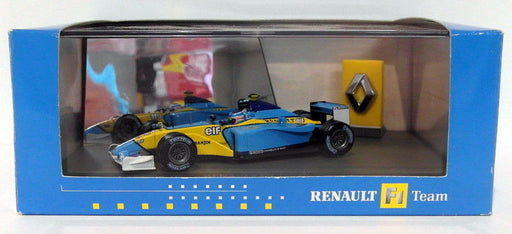 Universal Hobbies 1/43 Scale 7711221826 - Renault F1 Team R 202 - RS 22 J.Trulli
