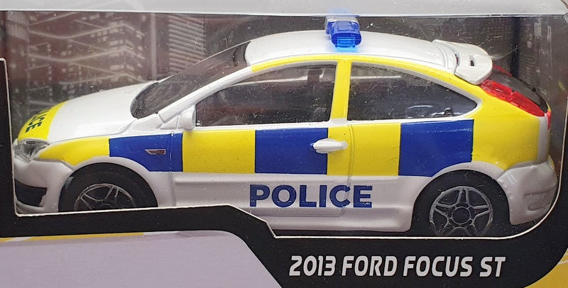 Burago 1/43 Scale Model Car #18 31502 - 2013 Ford Focus ST And Police Station
