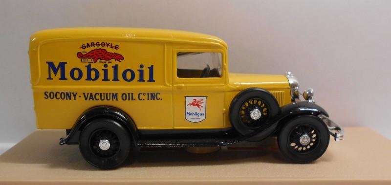 Eligor 1/43 Scale Diecast Model 1077 FORD V8 1934 CAMIONNETTE MOBIL OIL YELLOW