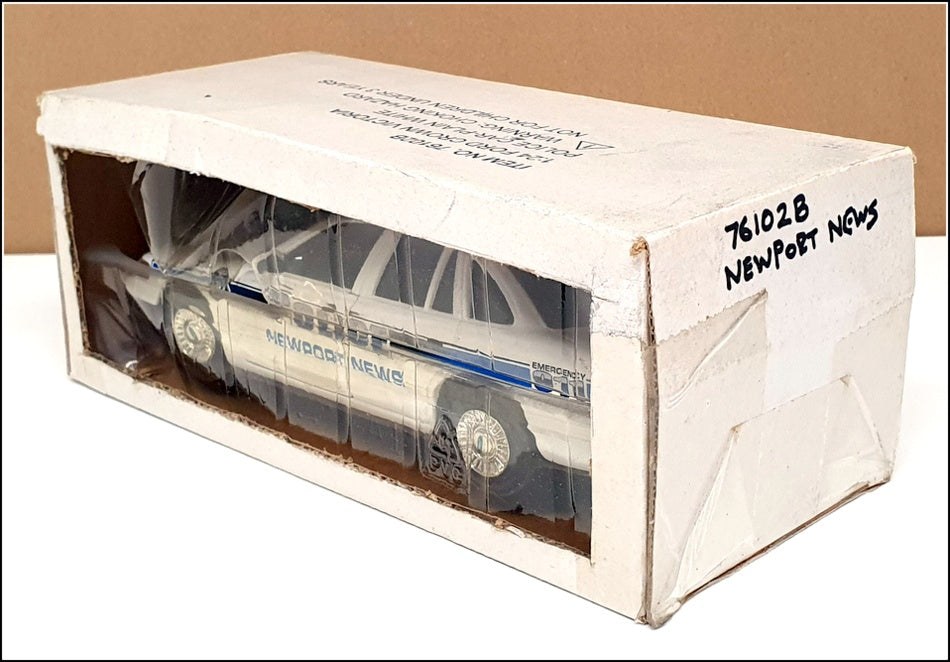 Motormax 1/24 Scale 76102B - Ford Crown Victoria Police - Newport News