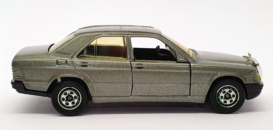 Solido 1/43 Scale Model Car 1337 - Mercedes Benz 190 - Metallic Green