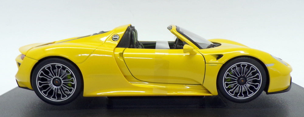 Welly 1/18 Scale Model Car 18051W - Porsche 918 Spyder - Yellow