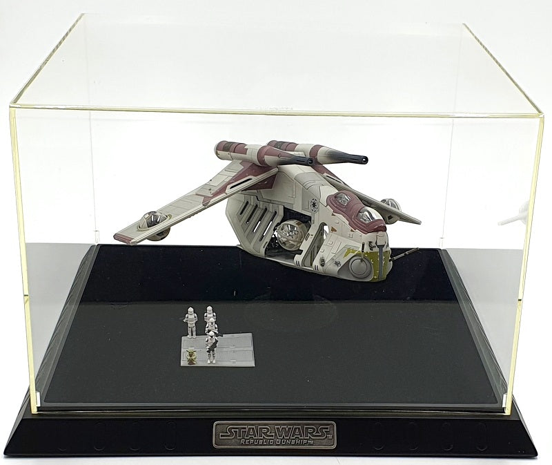 Code 3 Collectibles 15019 Star Wars Episode 2 Republic Gunship With Display Case