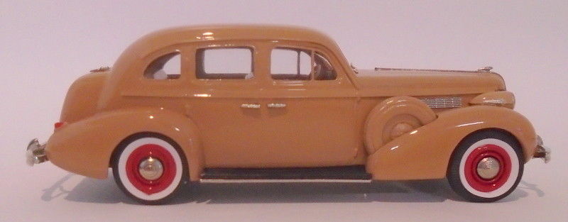 Brooklin Models 1/43 Scale BC004 - 1938 Buick 4-Door Touring Sedan Corot Beige