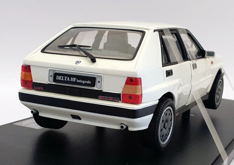 Sunstar 1/18 Scale Model 3154 - 1989 Lancia Delta HF Integrale 8V - White